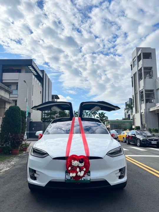 Tesla Model X 結婚禮車